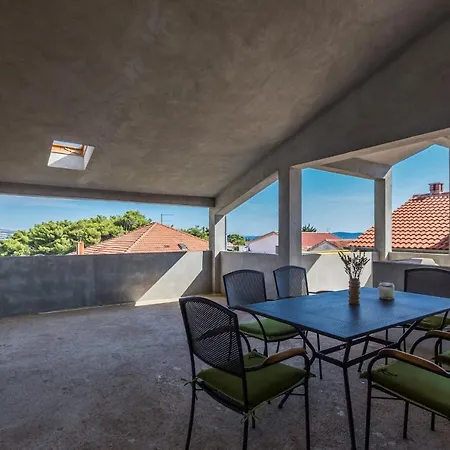 Appartamento Ivan07 Spacious 3br With Terrace Zara