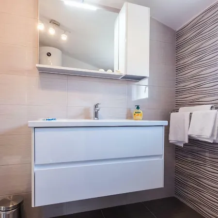 Ivan07 Spacious 3br With Terrace Zara