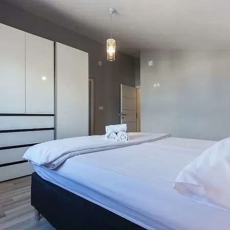 Ivan07 Spacious 3br With Terrace Zara