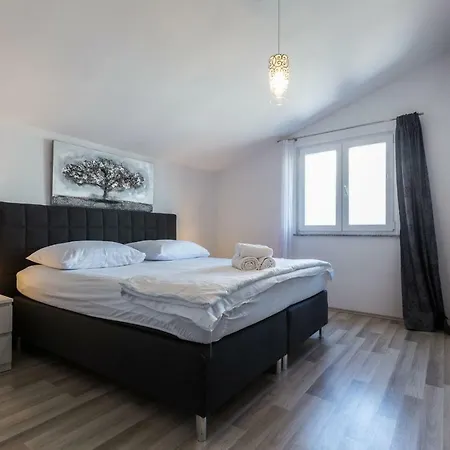 Ivan07 Spacious 3br With Terrace * Zara