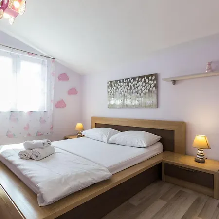 Ivan07 Spacious 3br With Terrace Apartment Zadar