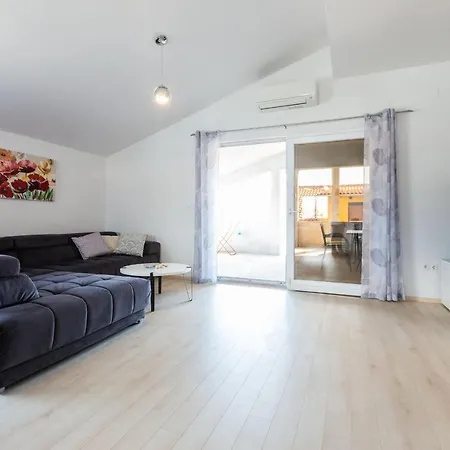 Apartment Ivan07 Spacious 3br With Terrace
